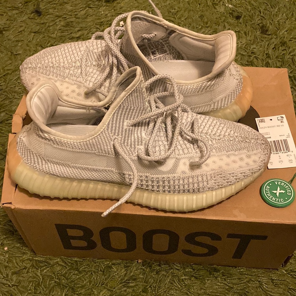 Yeezy Boost 350 V2 size 9 1/2 mens